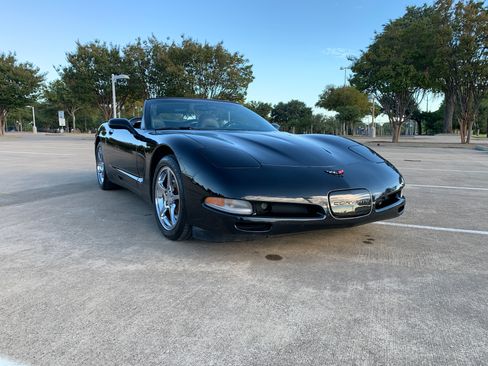 Used 2000 Chevrolet Corvette Convertible w/ Memory Pkg RWD image 10