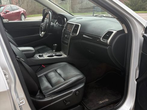 Used 2011 Jeep Grand Cherokee Laredo image 5