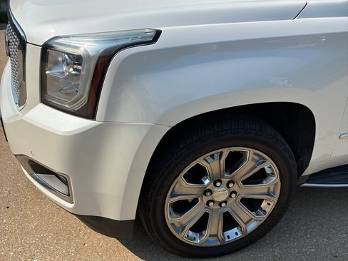 Used 2017 GMC Yukon XL Denali w/ Open Road Package AWD/4WD image 8