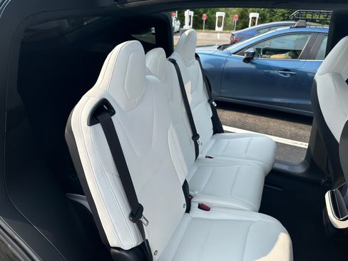 Used 2023 Tesla Model X image 6