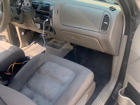 Used 2005 Ford Explorer Sport Trac XLT RWD image 11