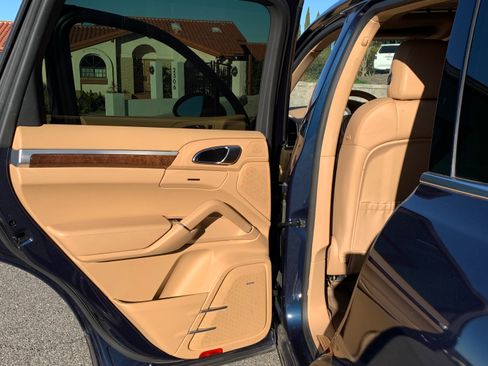 Used 2013 Porsche Cayenne S image 19