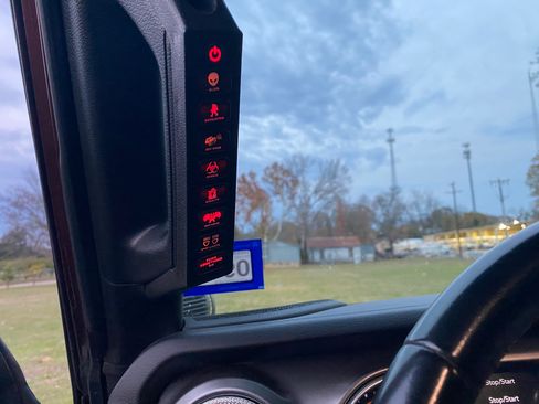 Used 2021 Jeep Gladiator Sport image 31