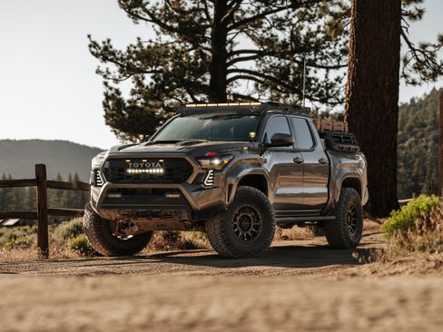 Used 2024 Toyota Tacoma TRD Sport w/ TRD Sport Premium Package AWD/4WD image 15