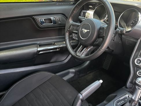 Used 2017 Ford Mustang GT RWD image 12