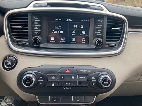 Used 2018 Kia Sorento EX image 15