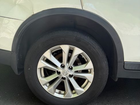 Used 2015 Nissan Rogue SV w/ SV Premium Package image 12