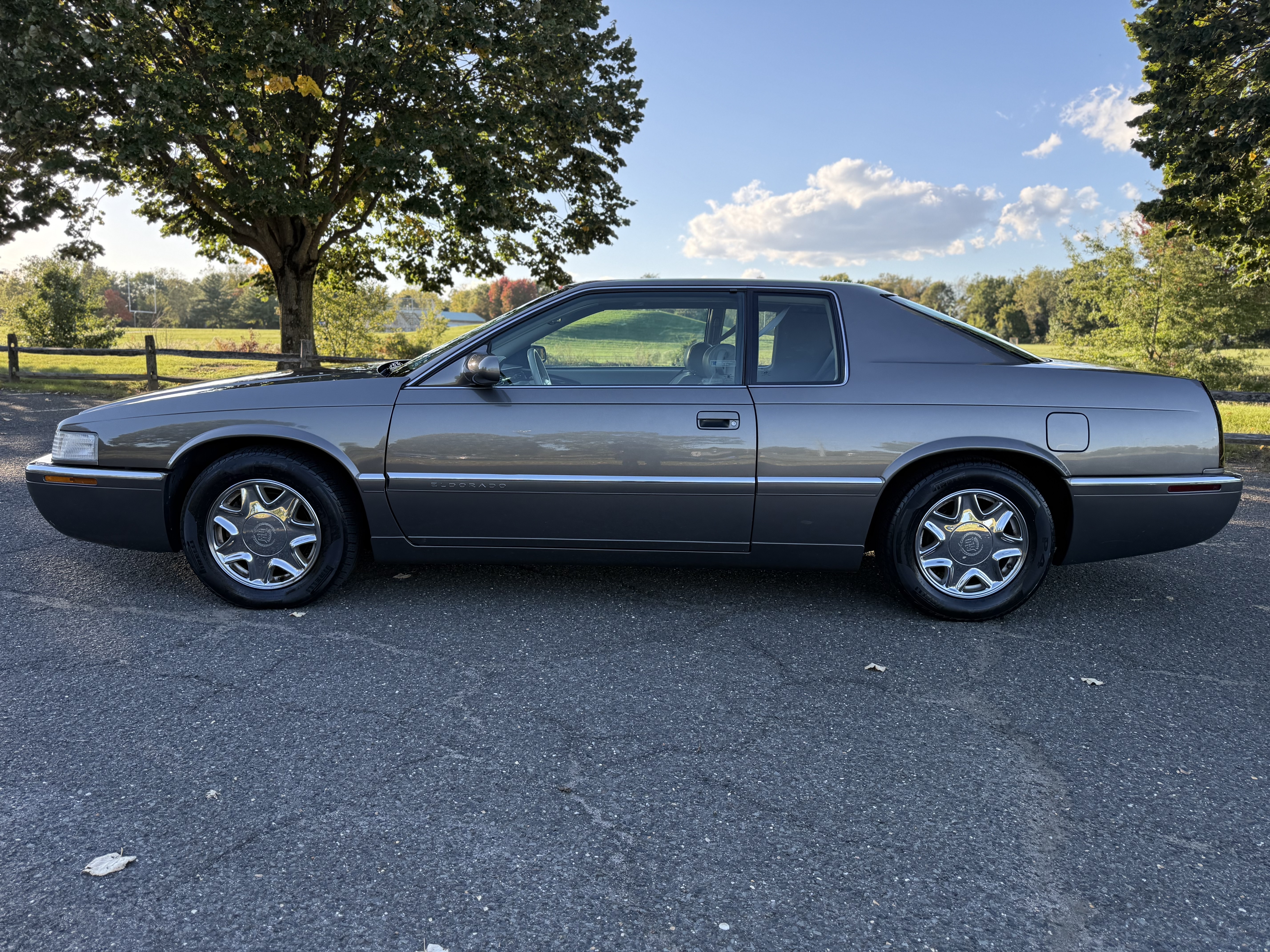 Used 1998 Cadillac Eldorado FWD image 2
