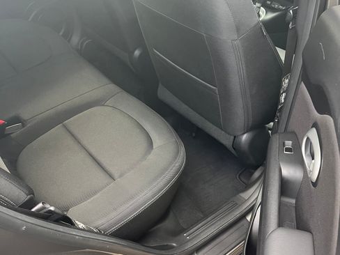 Used 2019 Kia Soul + image 11