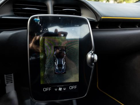 Used 2023 McLaren Artura image 20