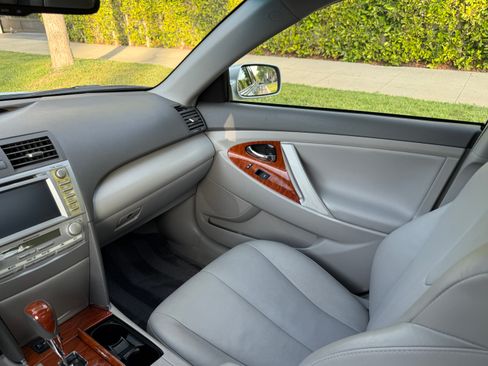 Used 2011 Toyota Camry XLE w/ XLE Extra-Value Pkg #2 FWD image 13