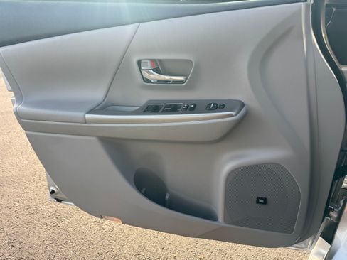 Used 2017 Toyota Prius V Five image 16