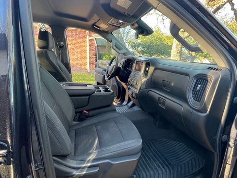 Used 2024 Chevrolet Silverado 2500 Custom w/ Custom Convenience Package image 9