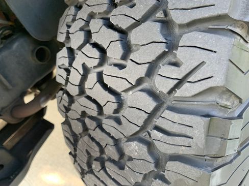 Used 2017 Jeep Wrangler Unlimited Sahara AWD/4WD image 25