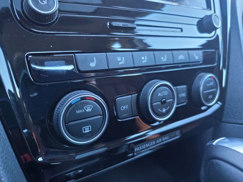 Used 2020 Volkswagen Passat 2.0T SEL image 28