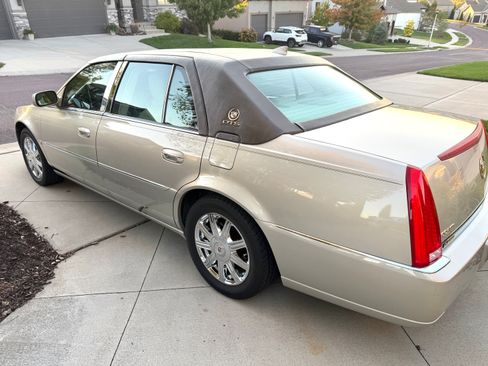 Used 2009 Cadillac DTS image 1