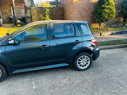 Used 2006 Scion xA Hatchback 4D image 5