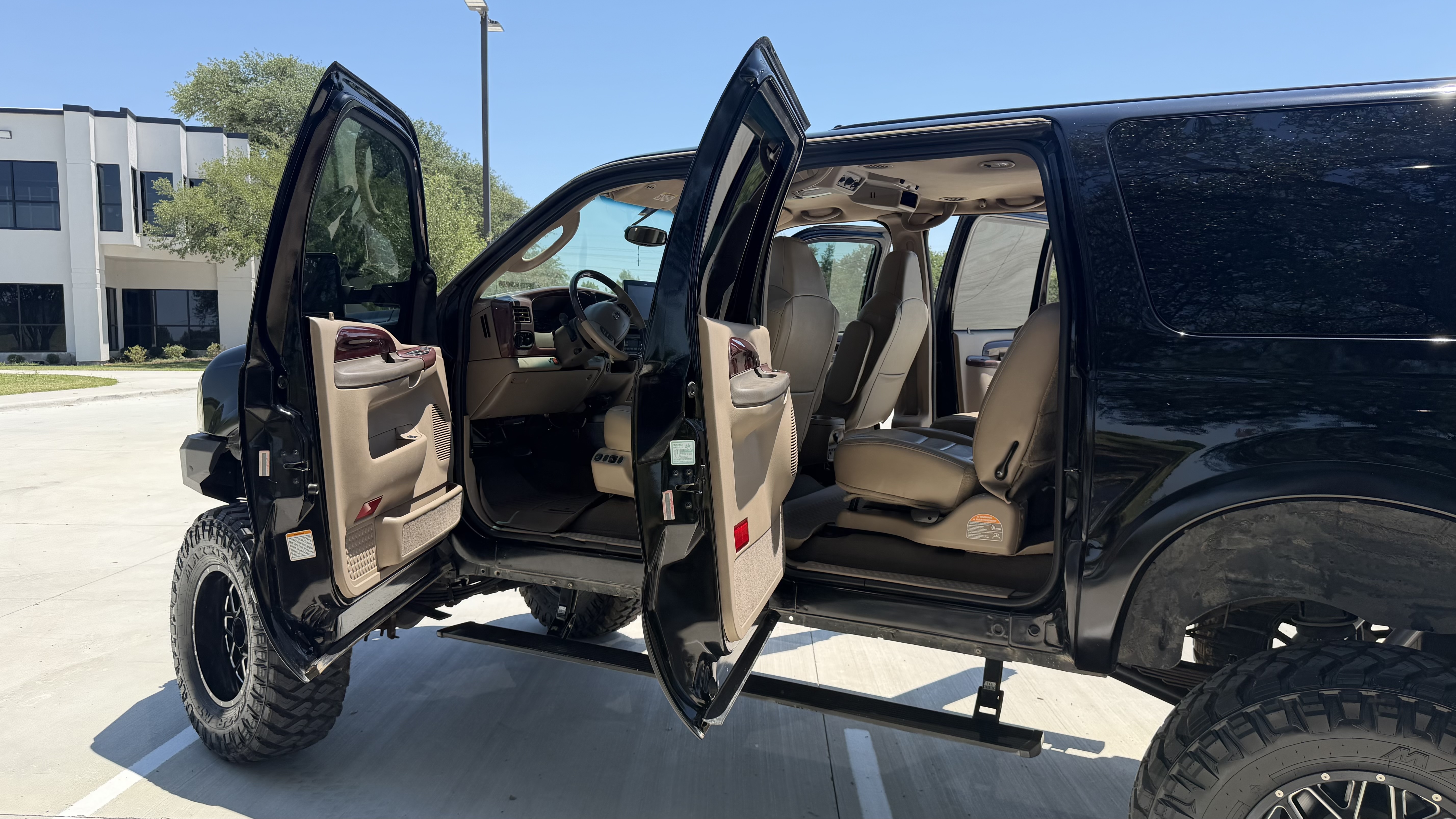 Used 2004 Ford Excursion Limited AWD/4WD image 23