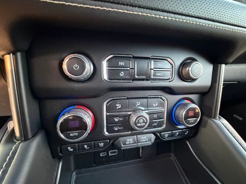 Used 2022 Chevrolet Tahoe Premier w/ Premium Package image 6