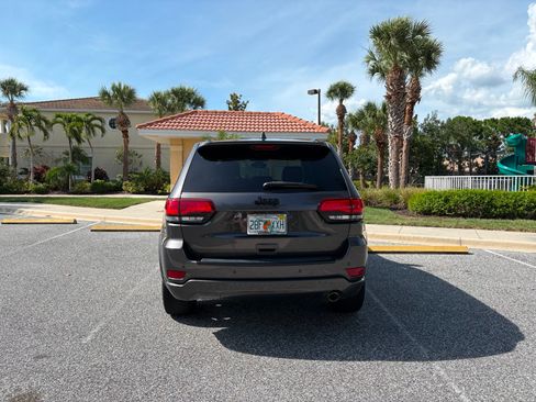 Used 2018 Jeep Grand Cherokee Altitude RWD image 8