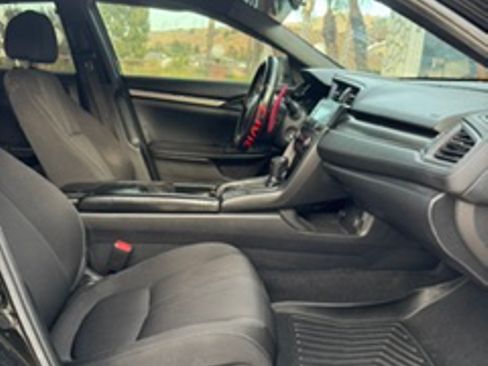 Used 2018 Honda Civic Sport image 11