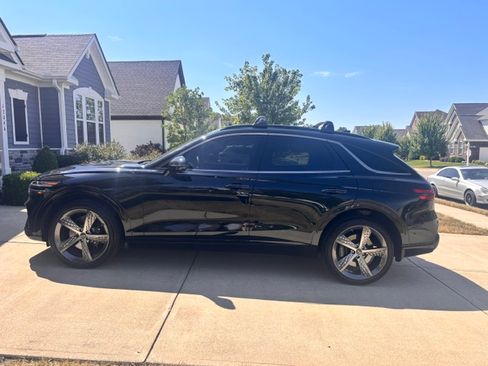 Used 2024 Genesis GV70 3.5T Sport w/ Sport Advanced Package AWD/4WD image 5