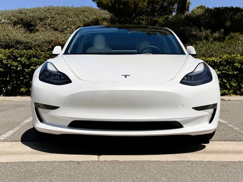 Used 2022 Tesla Model 3 Performance AWD/4WD image 9