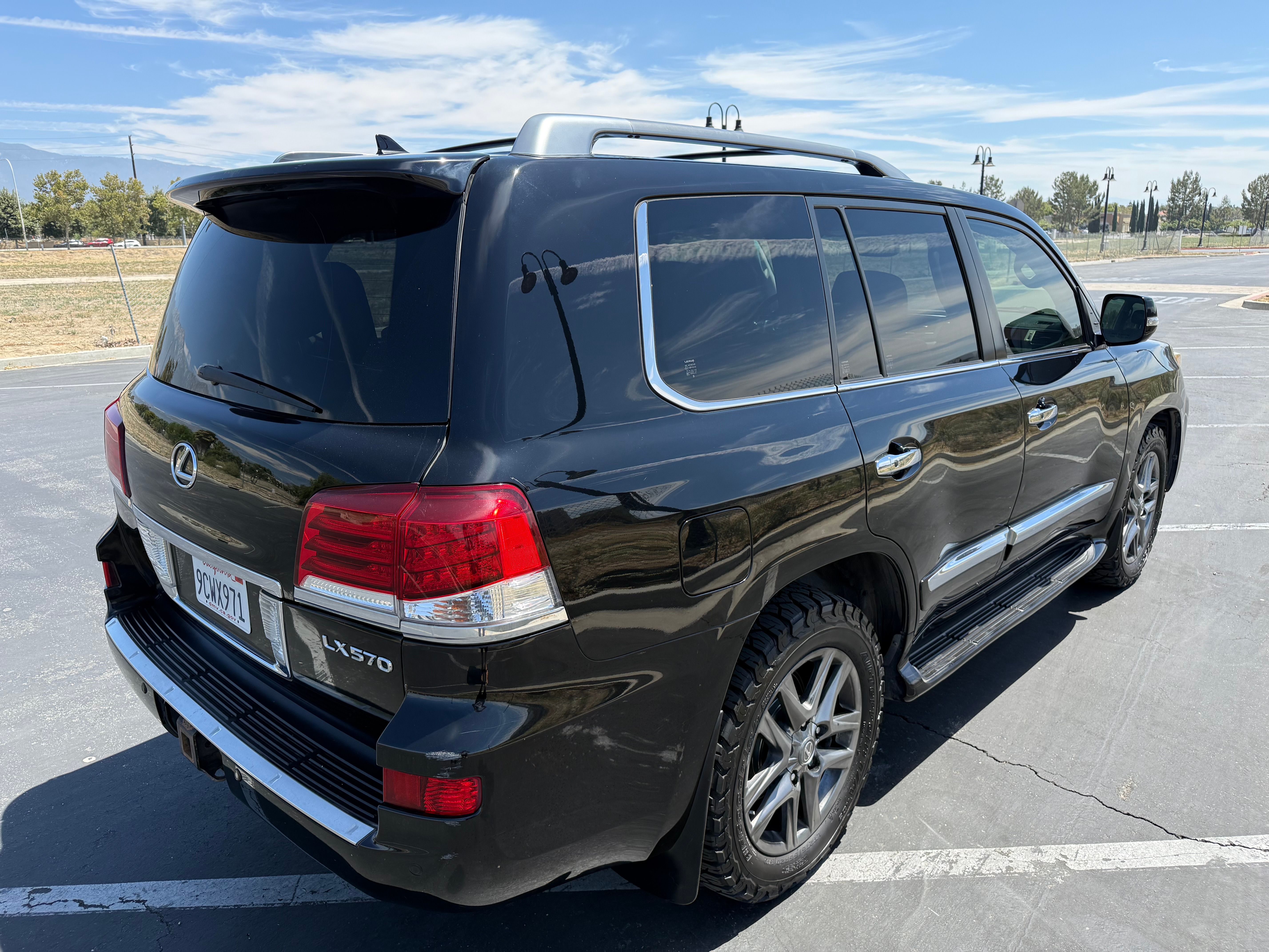 Used 2013 Lexus LX 570 4WD w/ Luxury Pkg image 8
