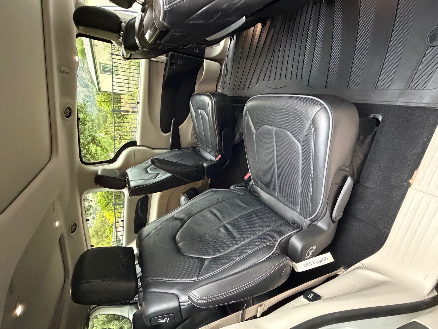 Used 2018 Chrysler Pacifica Limited w/ Tire & Wheel Group FWD image 10