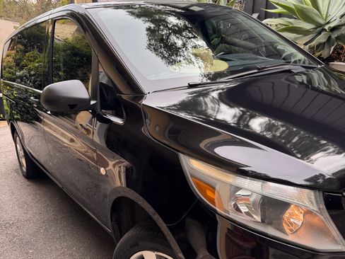 Used 2016 Mercedes-Benz Metris Passenger image 2