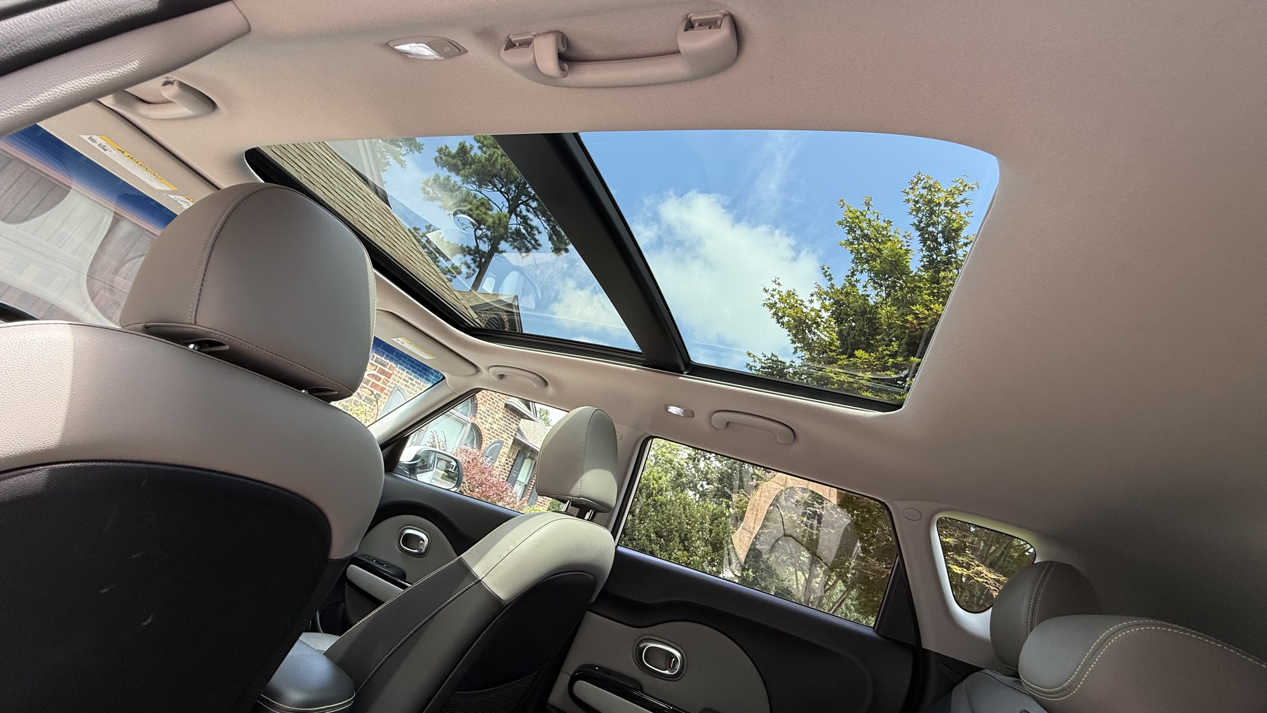 Used 2016 Kia Soul + w/ Primo Package FWD image 18