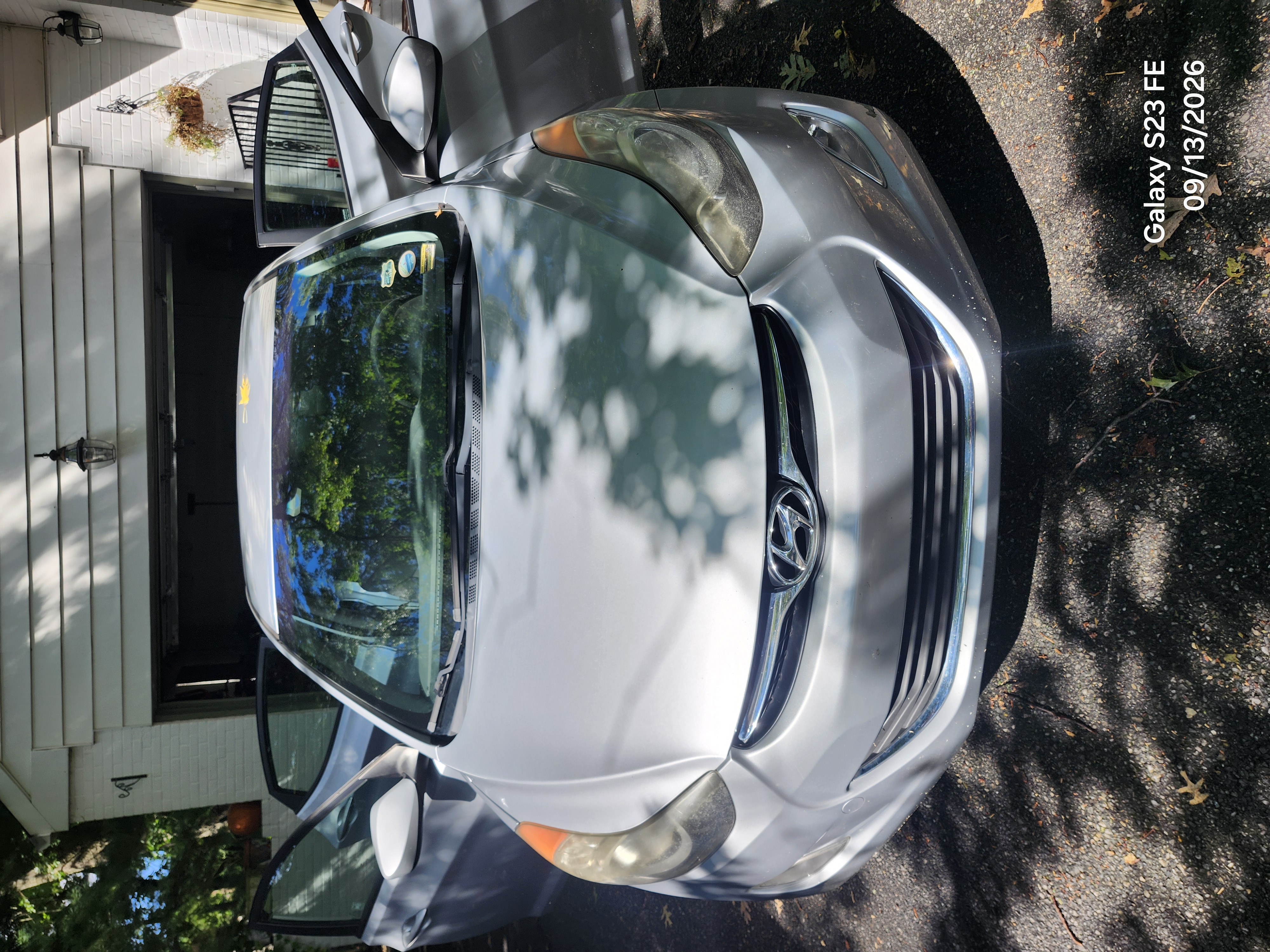 Used 2012 Hyundai Elantra GLS w/ Preferred Pkg 3 FWD image 1