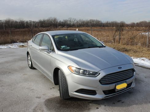 Used 2014 Ford Fusion SE image 6
