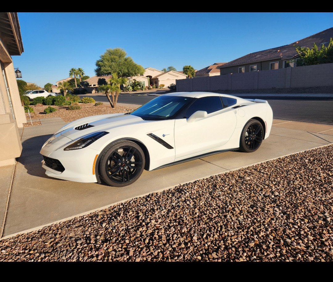 Used 2019 Chevrolet Corvette Stingray Coupe w/ 1LT RWD image 1