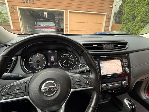 Used 2017 Nissan Rogue SL w/ SL Premium Package AWD/4WD image 28