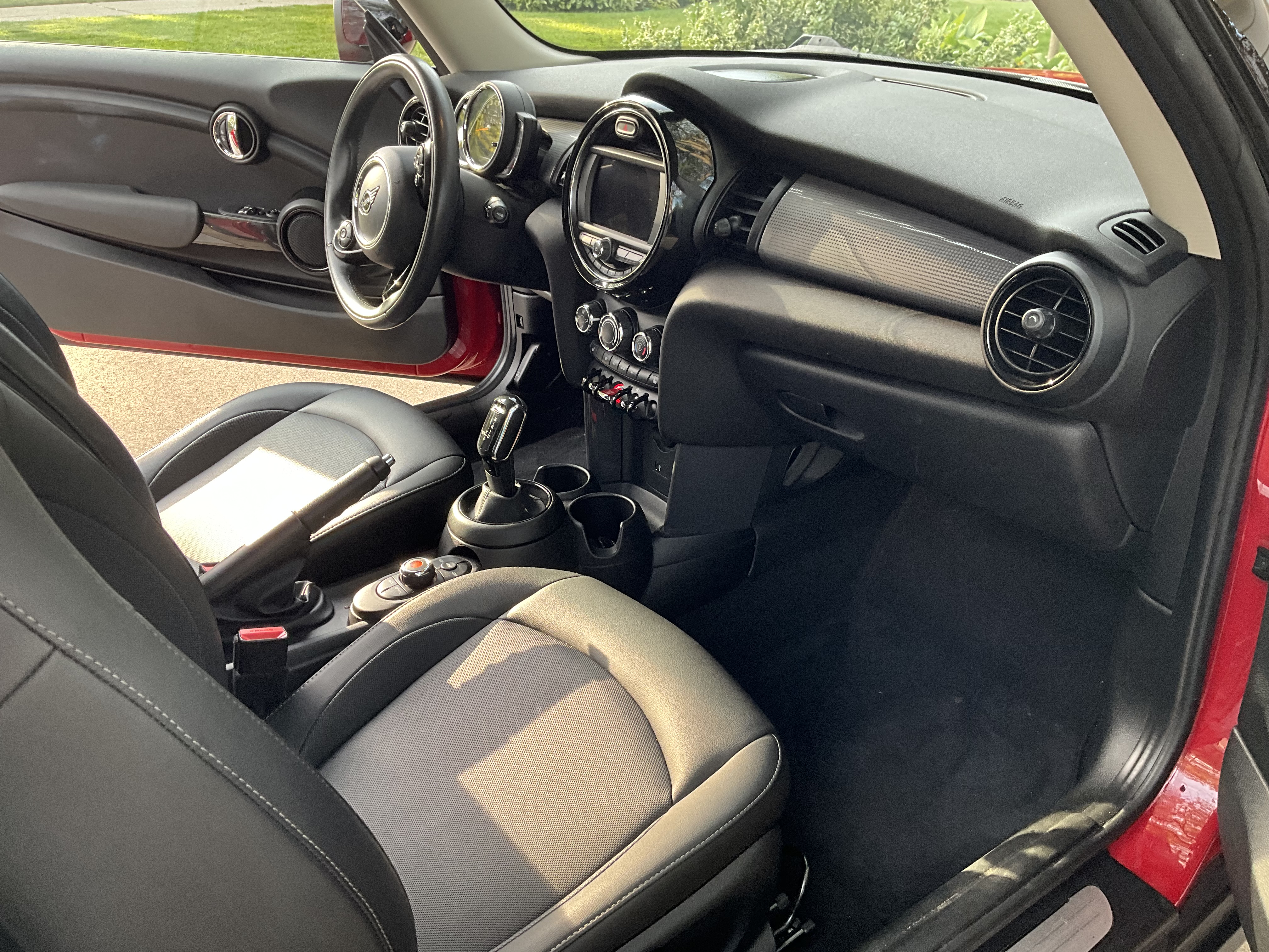 Used 2020 MINI Cooper 2-Door Hardtop FWD image 5