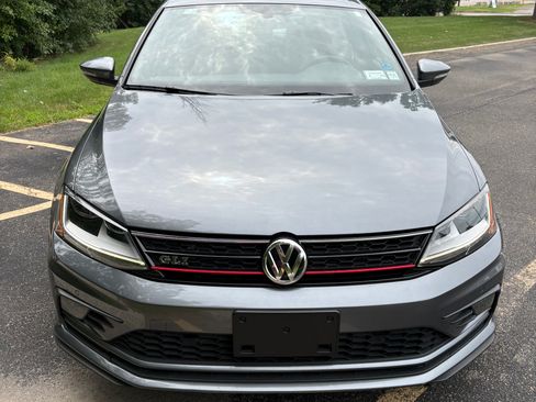 Used 2017 Volkswagen Jetta GLI FWD image 4