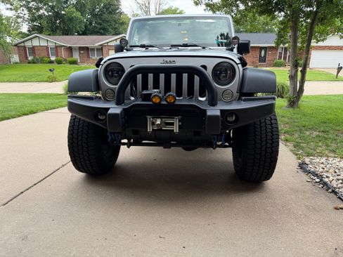 Used 2012 Jeep Wrangler Unlimited Rubicon w/ Dual Top Group AWD/4WD image 15