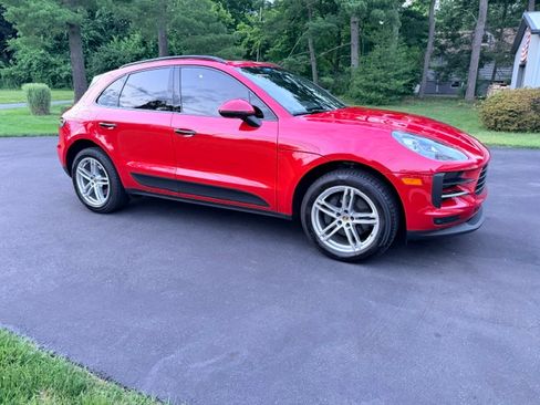 Used 2020 Porsche Macan AWD/4WD image 2