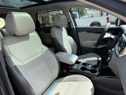 Used 2016 Kia Sorento SX FWD image 9