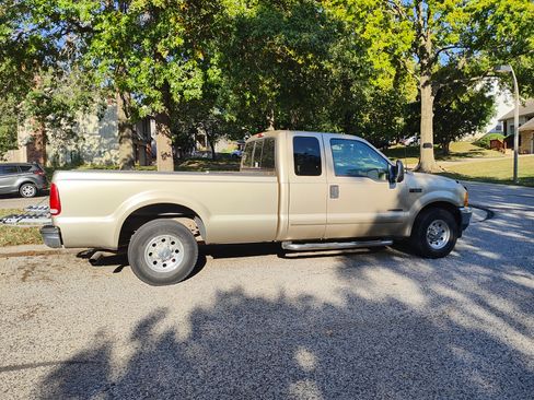 Used 2001 Ford F350 Long Bed image 2
