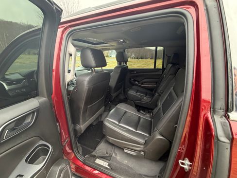 Used 2019 Chevrolet Suburban LT image 12