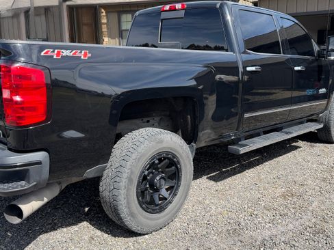 Used 2015 Chevrolet Silverado 2500 High Country w/ Duramax Plus Package image 5