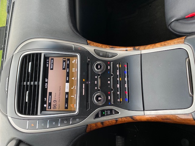 Used 2016 Lincoln MKX Reserve w/ Climate Package AWD/4WD image 4