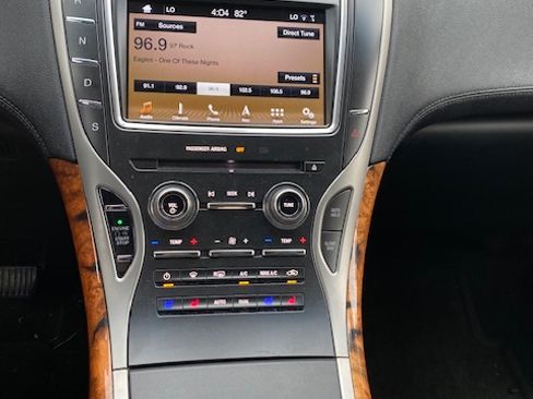Used 2016 Lincoln MKX Reserve w/ Climate Package AWD/4WD image 4