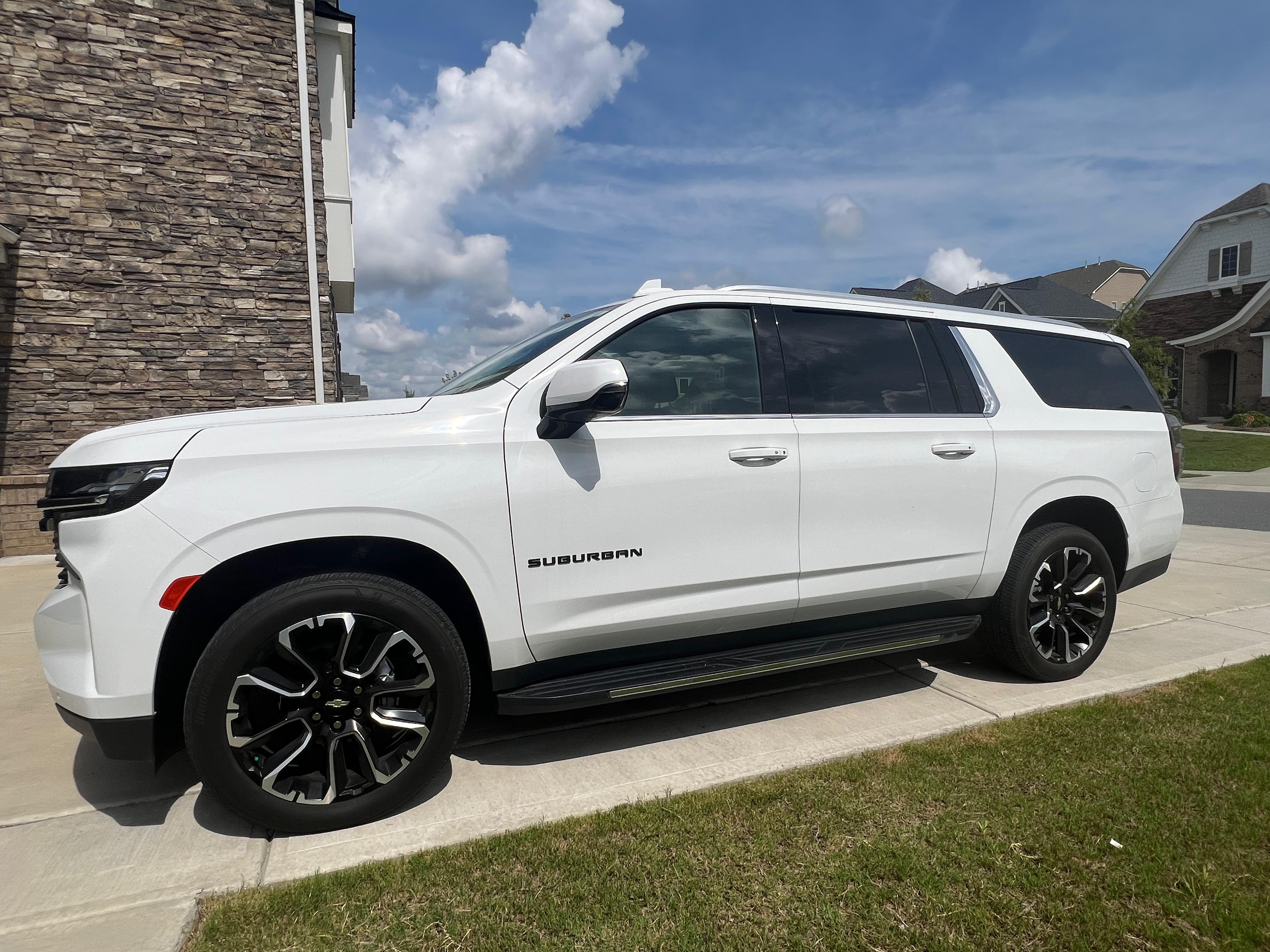 Used 2023 Chevrolet Suburban LT w/ Luxury Package AWD/4WD image 1