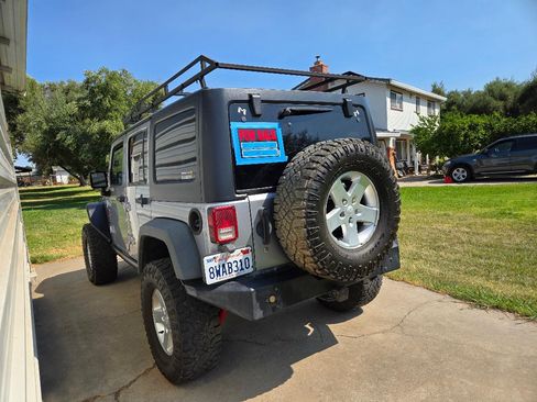 Used 2013 Jeep Wrangler Unlimited Sport image 4