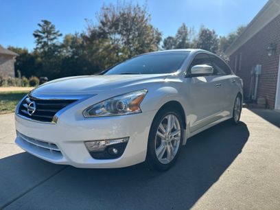Used 2014 Nissan Altima 2.5 SL w/ Technology Package