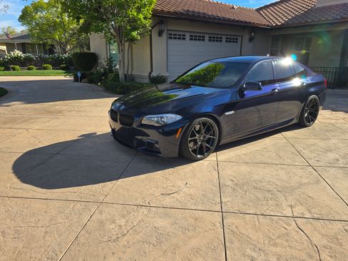 Used 2011 BMW 550i Sedan image 2