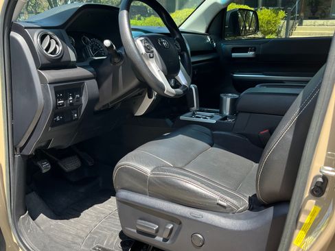 Used 2017 Toyota Tundra SR5 w/ SR5 Upgrade Package AWD/4WD image 12